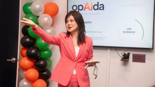 opAIda co-founder and CEO Zhenni Jackson presents the company's Life Sciences strategy at the Plug and Play office opening.